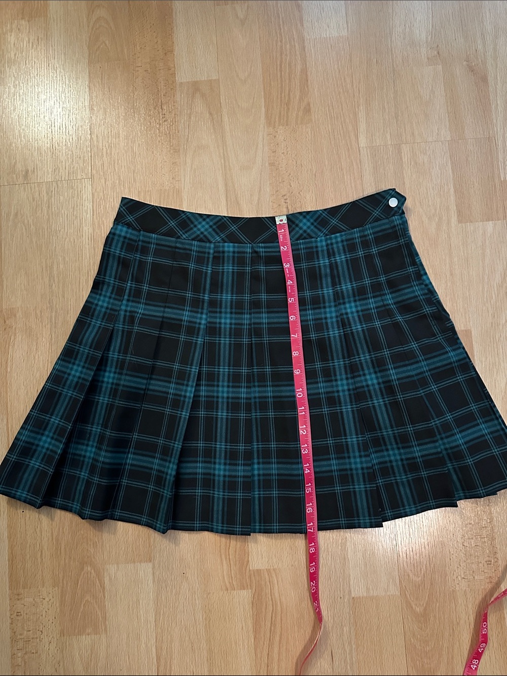 NWT H&M Divided Tartan Plaid Black & Green Pleated Skirt SZ 10 - Picture 7 of 8